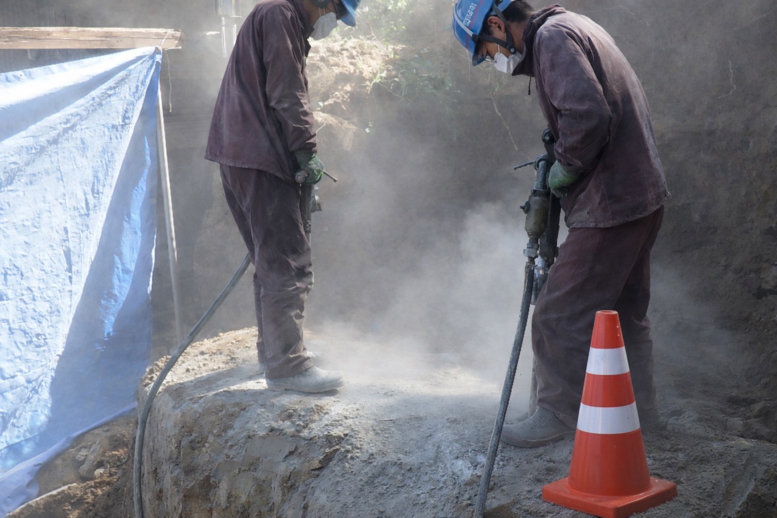 TECTO工業 | 解体・はつり・転石破砕